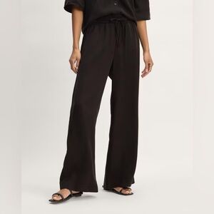 Everlane - The Wide-Leg Pant in Butterlite